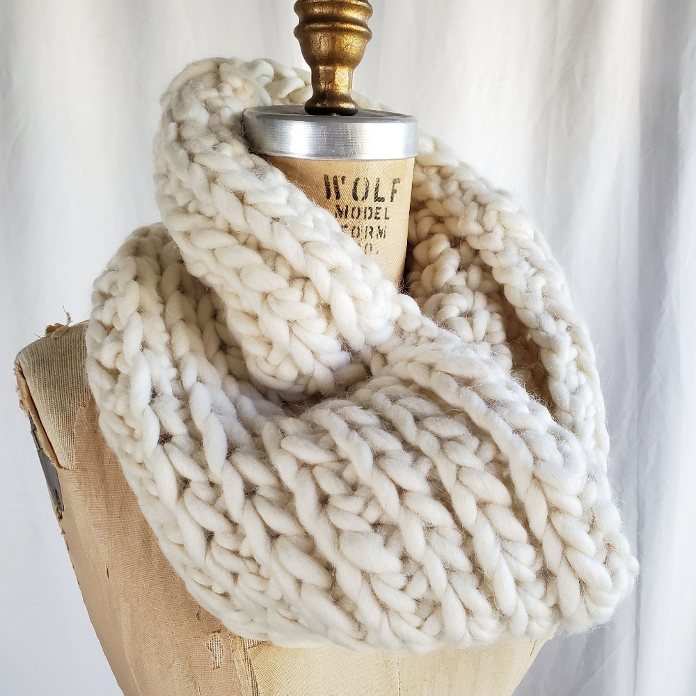 💥HP💥 Handmade Super Chunky Knit Cowl